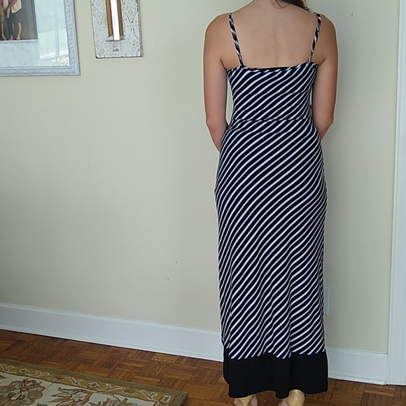 Beige by eci Maxi Dress. Size 4 - Picture 3 of 8